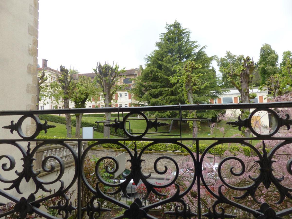 Hotel Des Thermes Bourbon-lʼArchambault Exterior foto